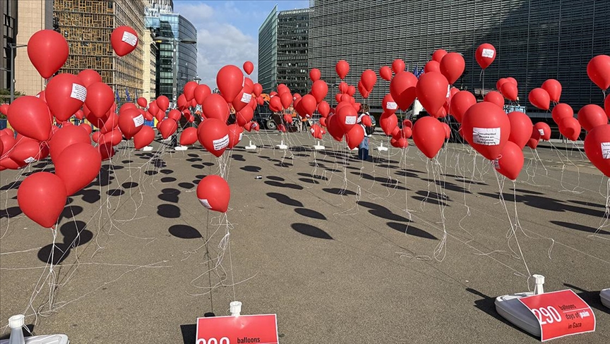 Brüksel’de Kırmızı Balonlu Protesto