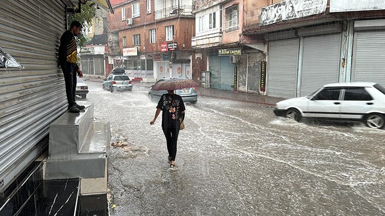 Adana’da Sağanak Hayatı Olumsuz Etkiledi