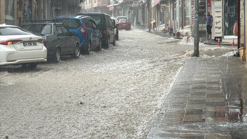 Bayburt’ta Sağanak Etkili Oldu: Bazı Cadde ve Sokakları Su Bastı