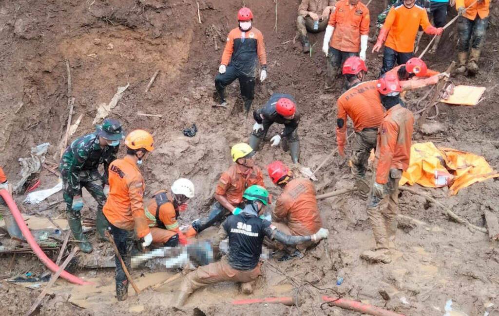 Endonezya'da bir altın madeninde