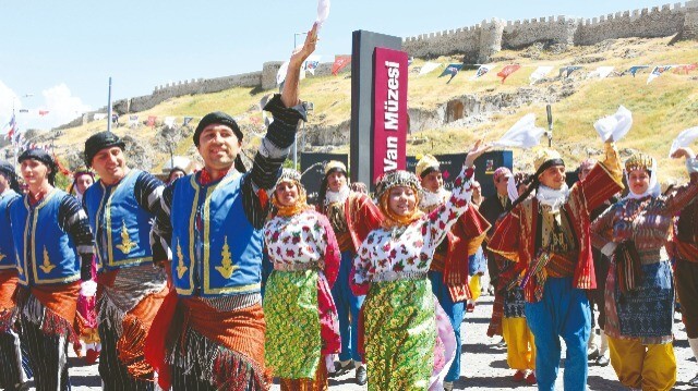 Van Kültür Yolu Festivali Renkli Etkinliklerle Devam Ediyor