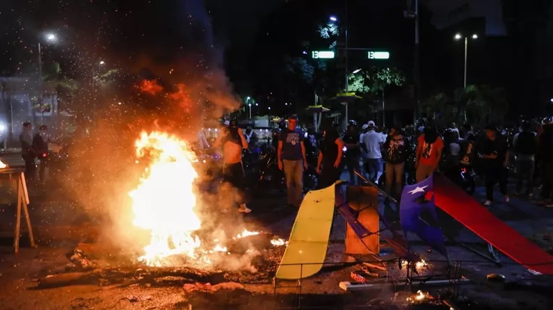 Seçim protestolarında can kaybı: Çatışmalar sürüyor