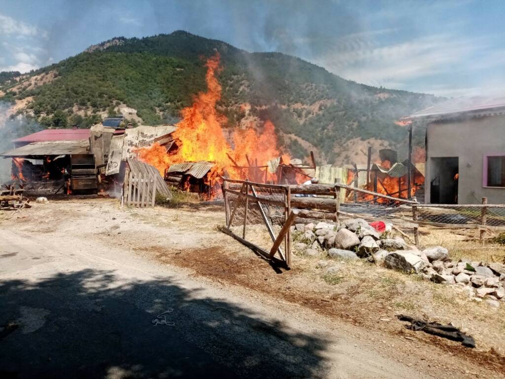 Sivas’tan yangın faciası: Alev alev yandı!