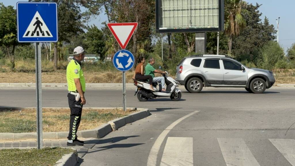 Adana'da, trafik ışığı bulunmayan