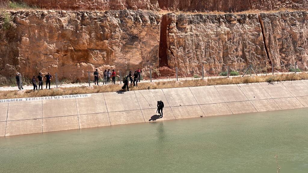 Şanlıurfa'nın Harran ilçesinde serinlemek