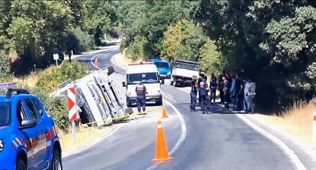 Hafriyat kamyonu devrildi: Sürücüsü hayatını kaybetti!