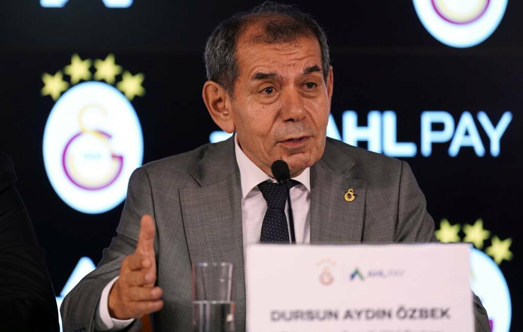 Dursun Özbek: “Muslera da Abdülkerim de takımımızın değerli oyuncuları”