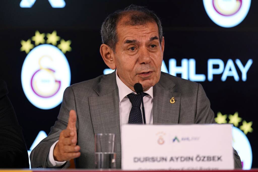 Dursun Özbek: “Muslera da Abdülkerim de takımımızın değerli oyuncuları”