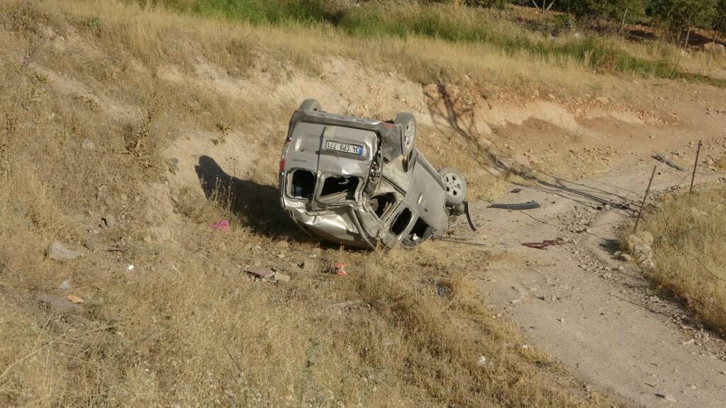 Adıyaman’da şarampole yuvarlanan otomobildeki 4 kişi yaralandı!