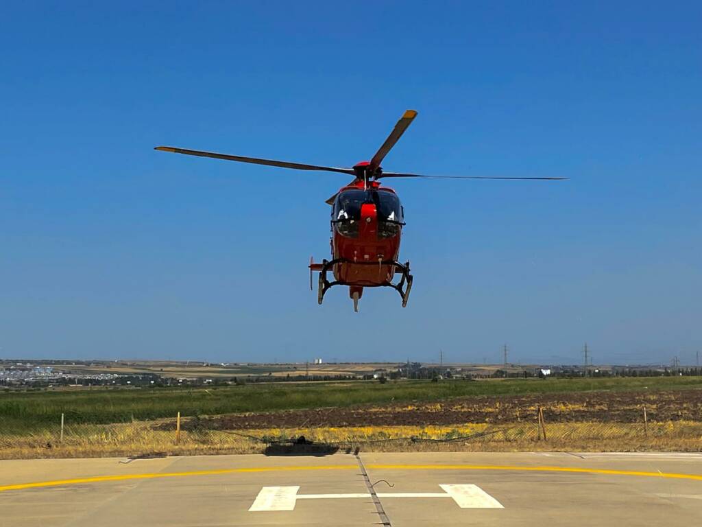 Ambulans helikopter kalp krizi geçiren kişi için havalandı