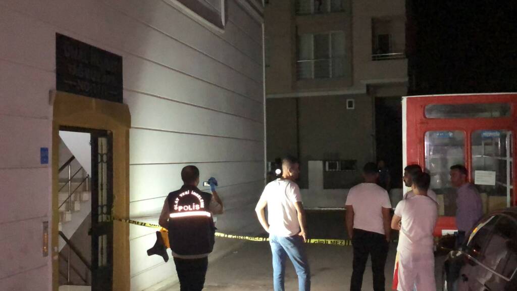 Tekirdağ'ın Ergene ilçesinde apartmanın