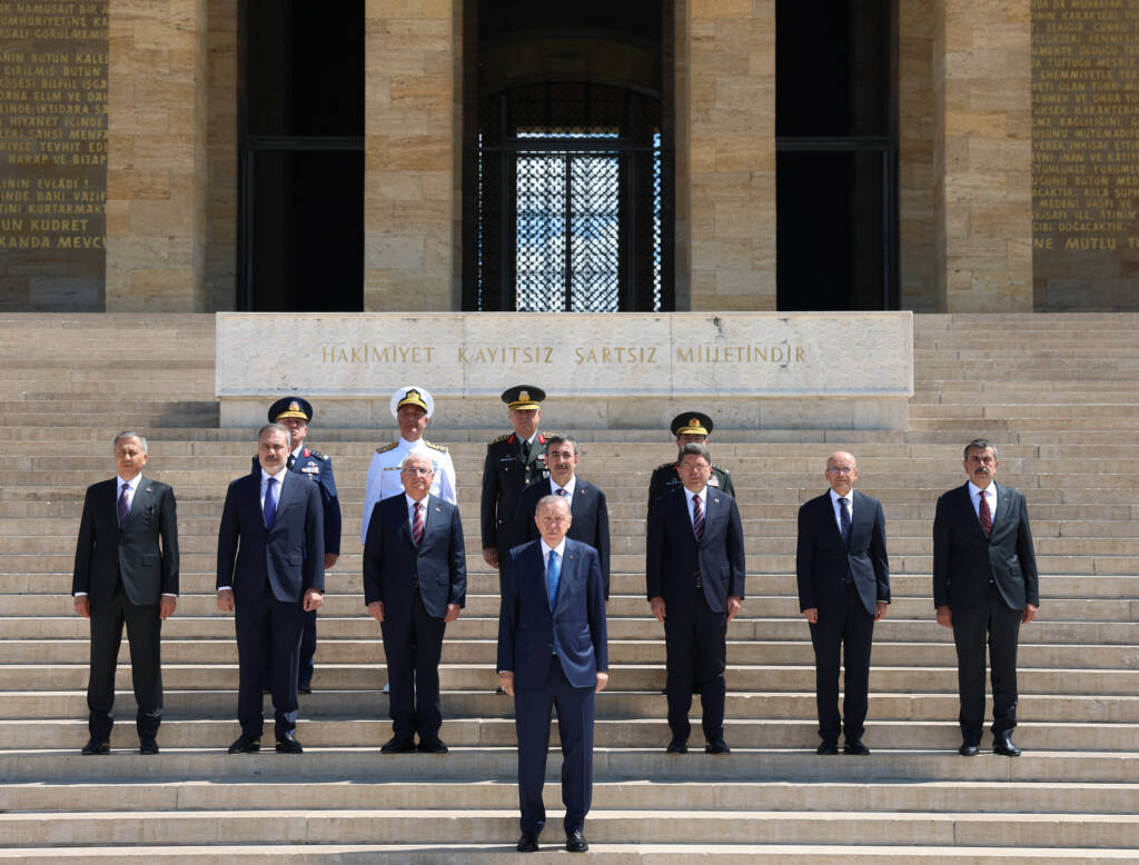 Erdoğan, YAŞ üyeleriyle birlikte Anıtkabir’i ziyaret etti