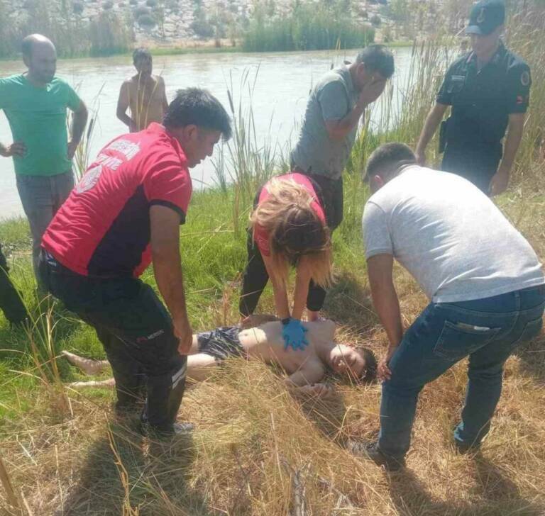 Serinlemek için girdiği nehir mezar oldu: Genç boğuldu!