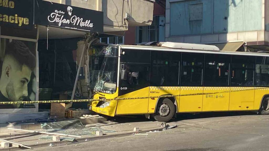 İstanbul Pendik'te sürücüsünün kontrolünden