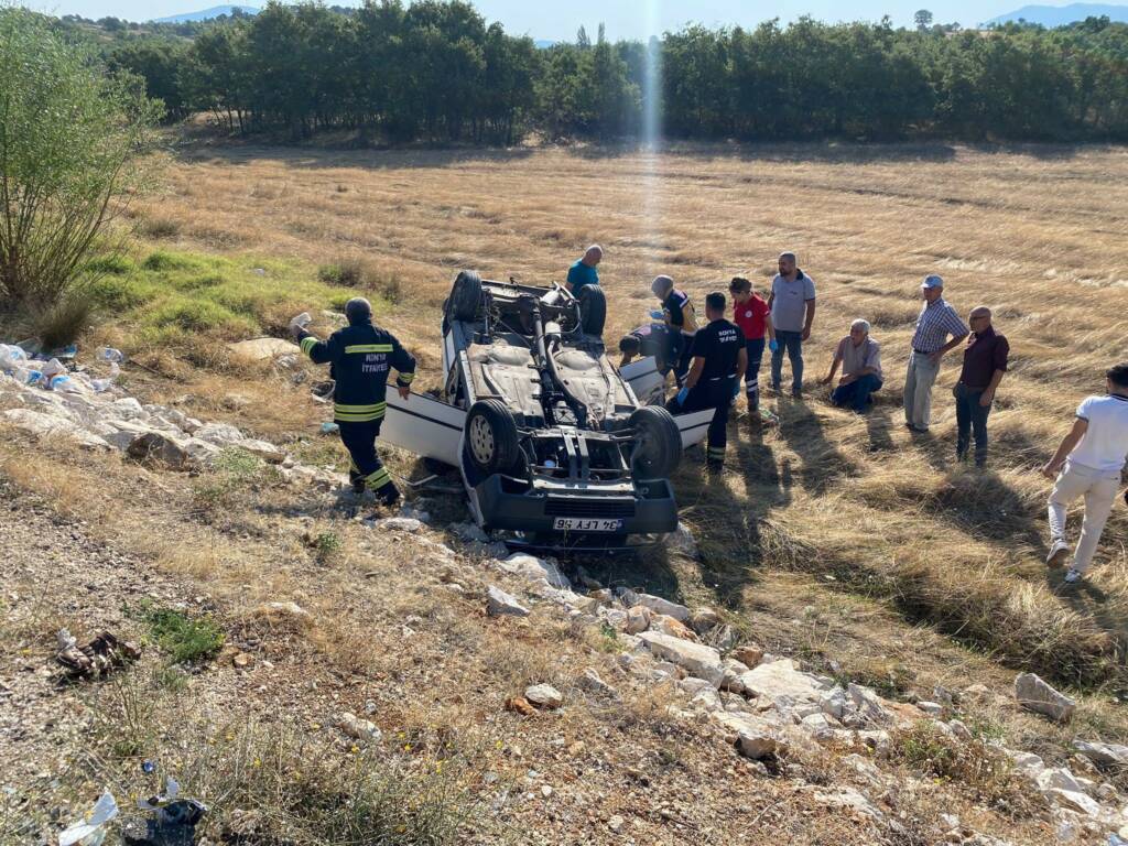 Otomobil şarampole devrildi: 2 yaralı!