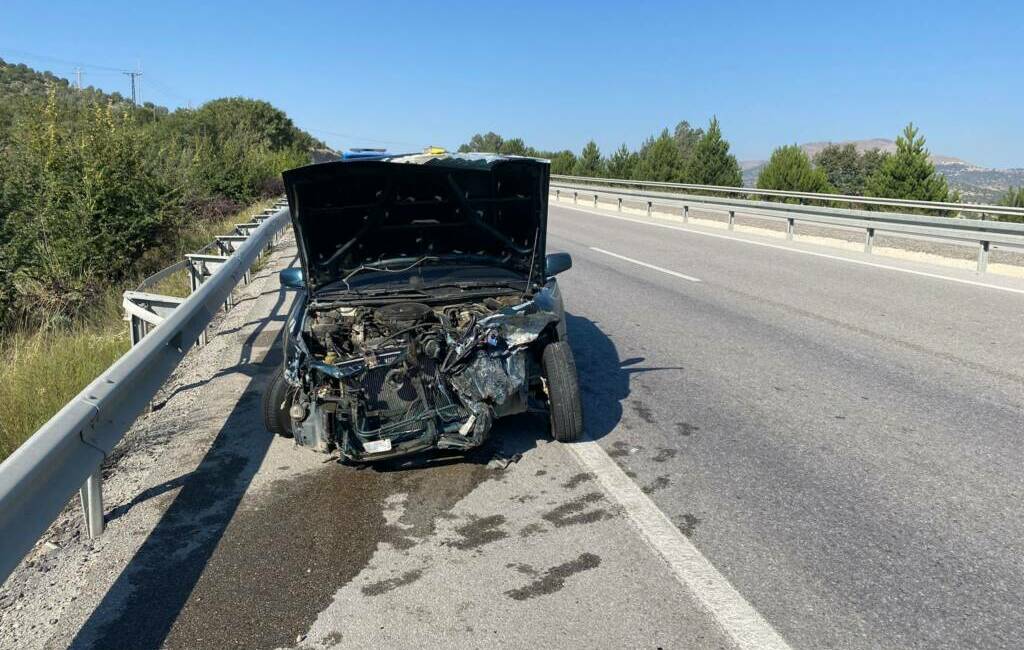 Afyonkarahisar’da refüje girerek bariyerlere