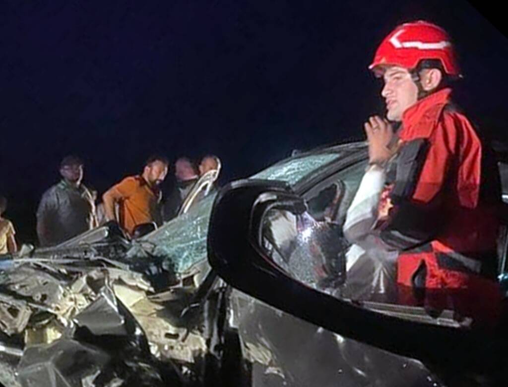 Muğla’da feci kaza: Araçta sıkışan kişiler güçlükle kurtarıldı!