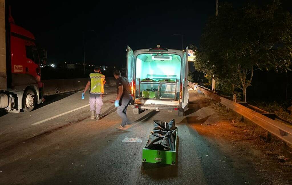  Yalova'da yolun karşısına geçmeye