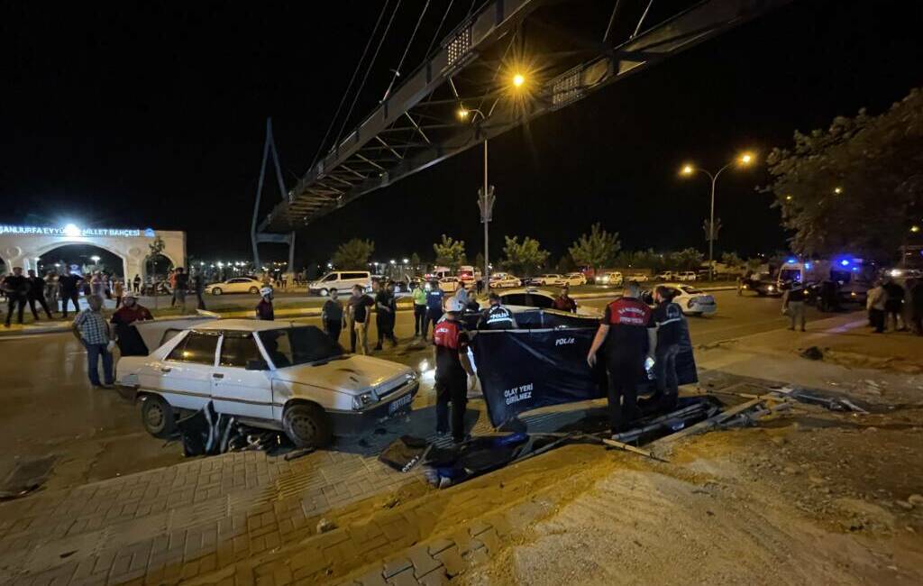  Şanlıurfa'da kontrolden çıkan aracın