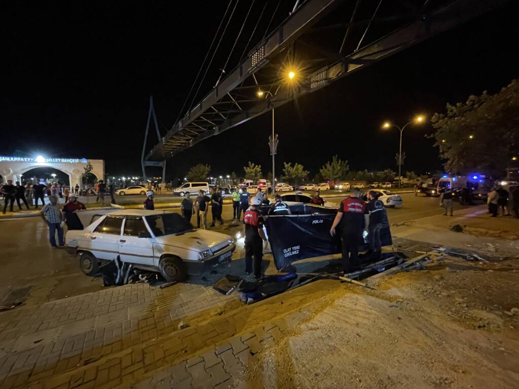 Otomobil yayaların arasına daldı: 5 çocuk öldü, 3 kişi yaralandı!