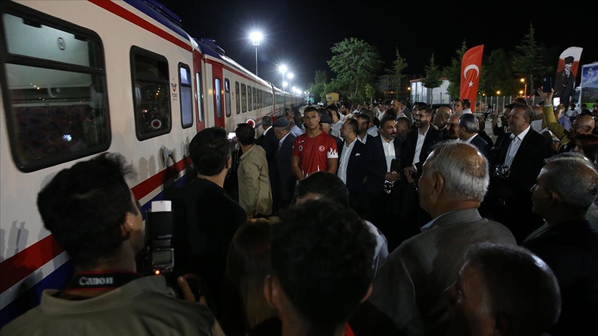 İkinci seferini yapan “Turistik Tatvan Treni” Bitlis’e ulaştı