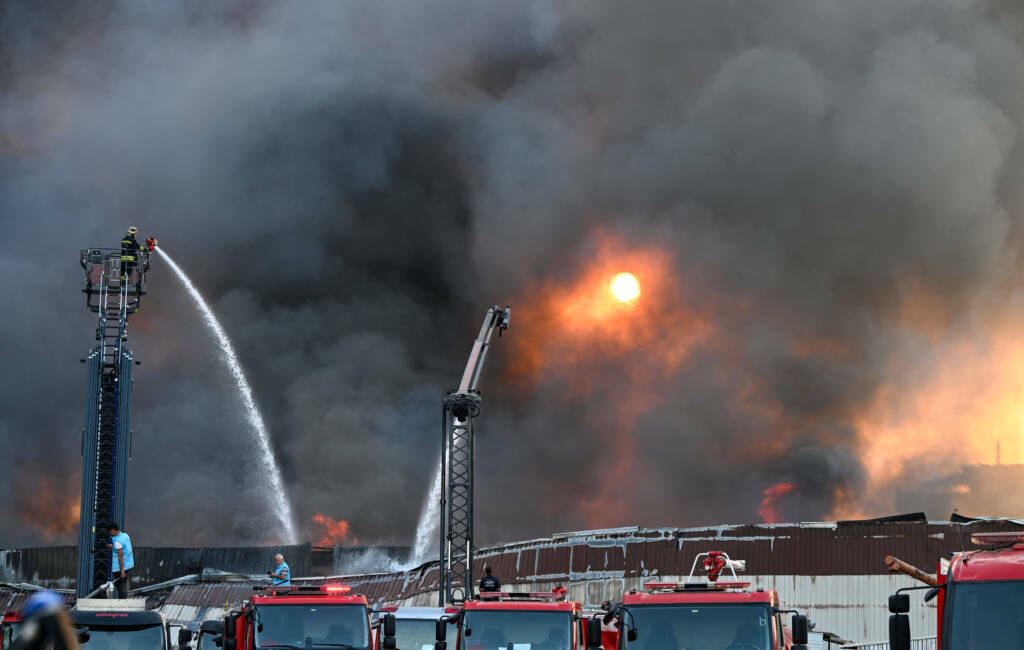 Gaziantep'te halı fabrikasında çıkan