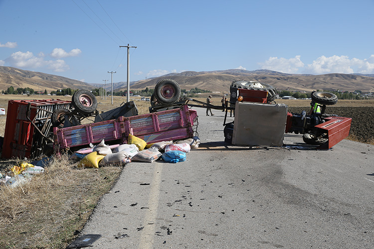 Trafik Kazası: 10 Yaralı