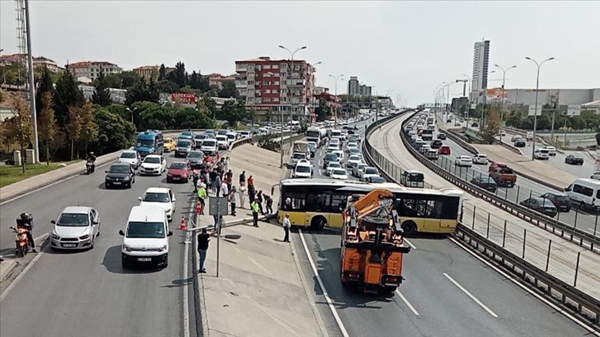 Avcılar'da yolcusu bulunmayan bir